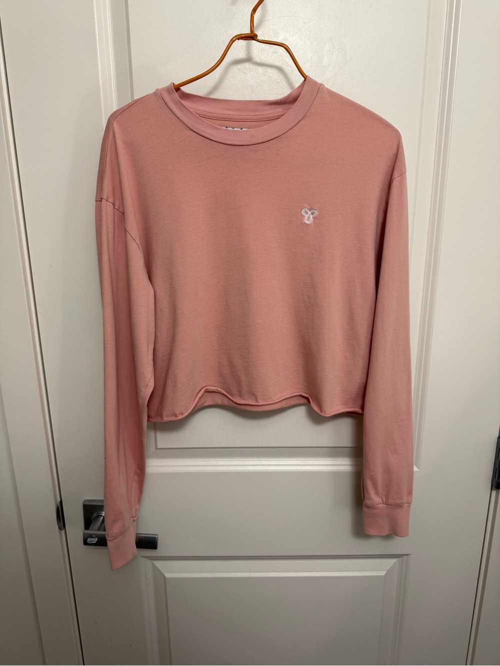 TNA Aritzia Cropped Long Sleeve Tee in Dusty Rose in size S